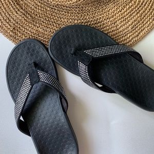 vionic tide rhinestone flip flops